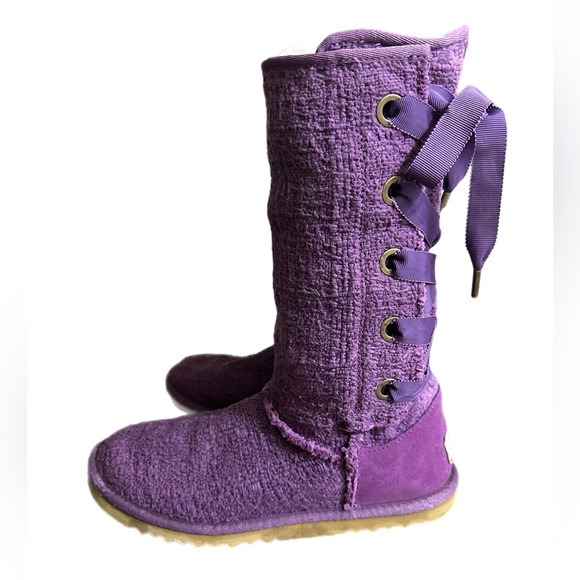 UGG Heirloom Kids Lace Up Boots - Picture 3 of 7